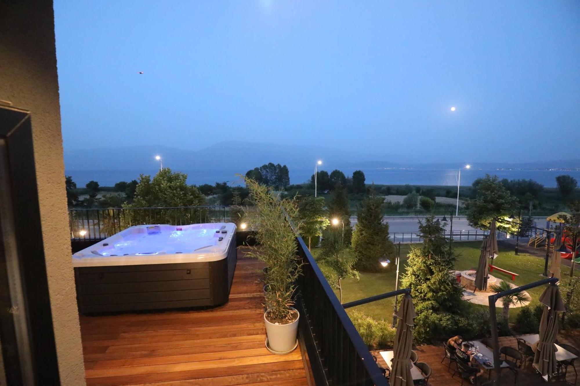Toka Hotel Restaurant Udenisht Exterior photo