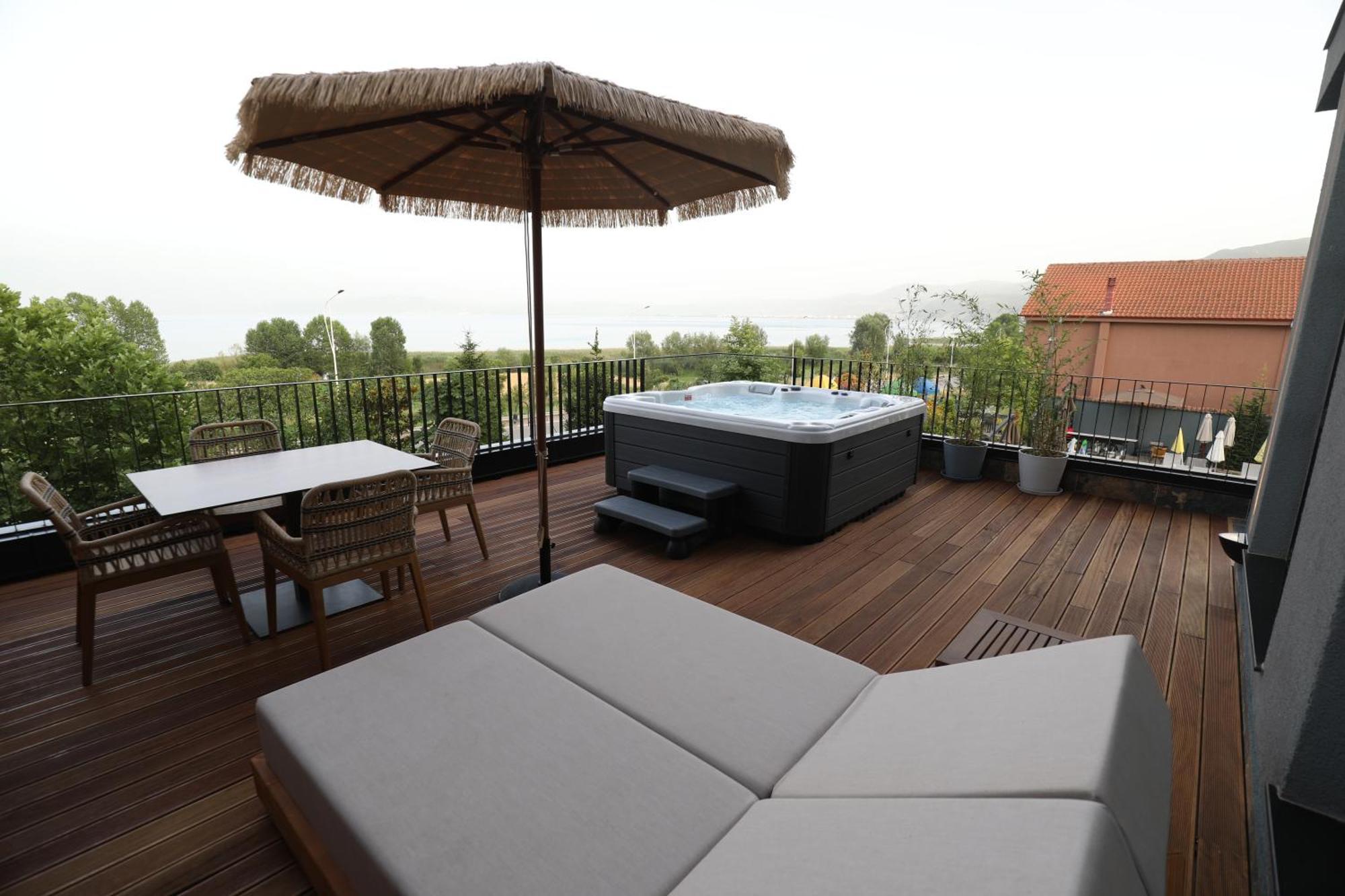 Toka Hotel Restaurant Udenisht Exterior photo